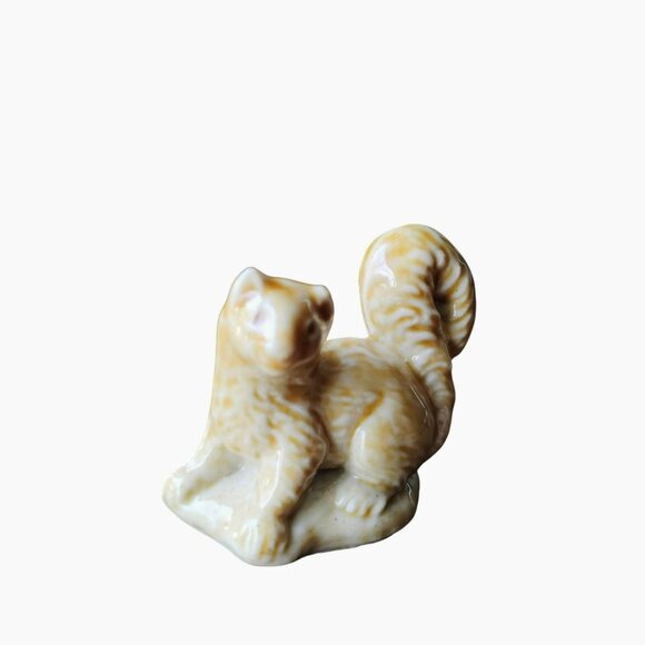 Wade Whimsies Pine Martin Figurine, England Vintage Mini Porcelain Red Squirrel - Picture 2 of 6